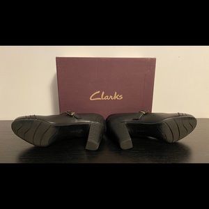 clarks sapphire vase